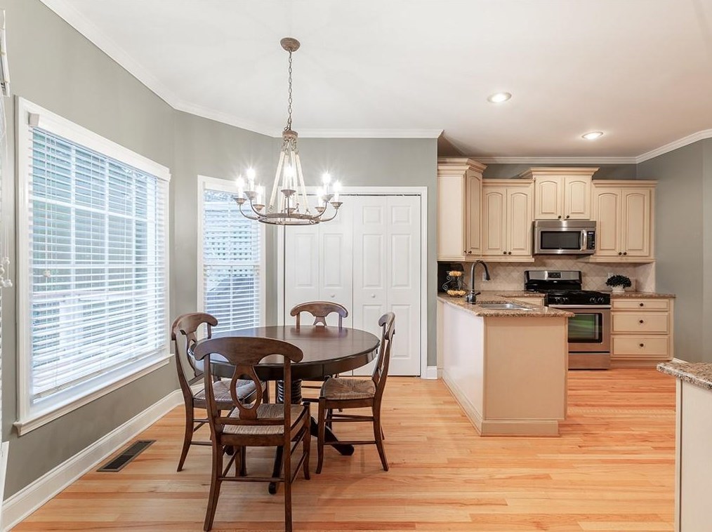 1311 Oaklawn Ave, Atlanta GA  30319-3154 exterior