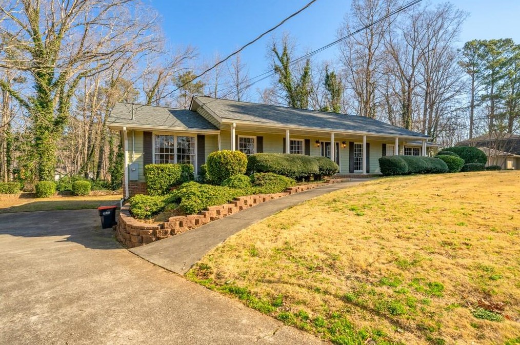 4607 Huntridge Dr, Roswell, GA 30075-2011