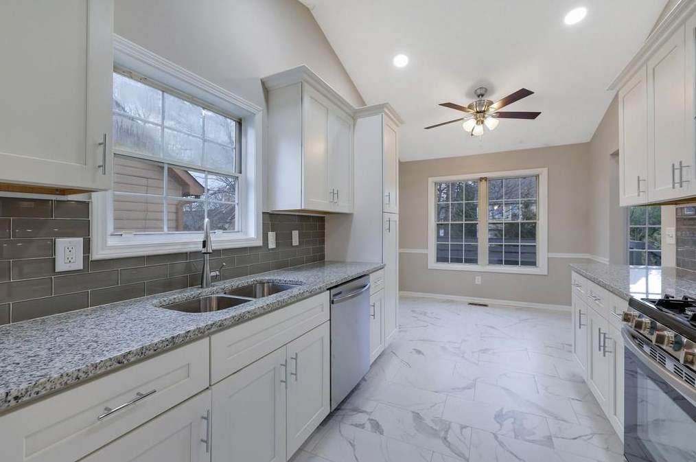 221 Oak Vista Ct, Lawrenceville GA  30044-6721 exterior