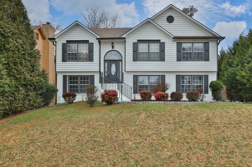 221 Oak Vista Ct, Lawrenceville GA  30044-6721 exterior