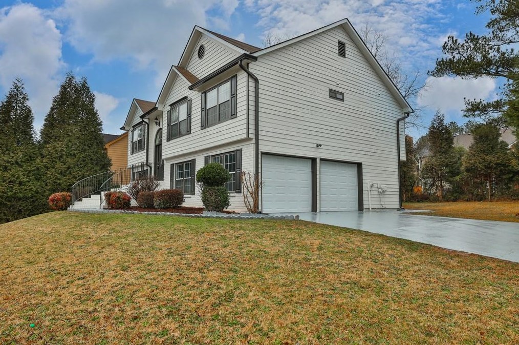 221 Oak Vista Ct, Lawrenceville GA  30044-6721 exterior