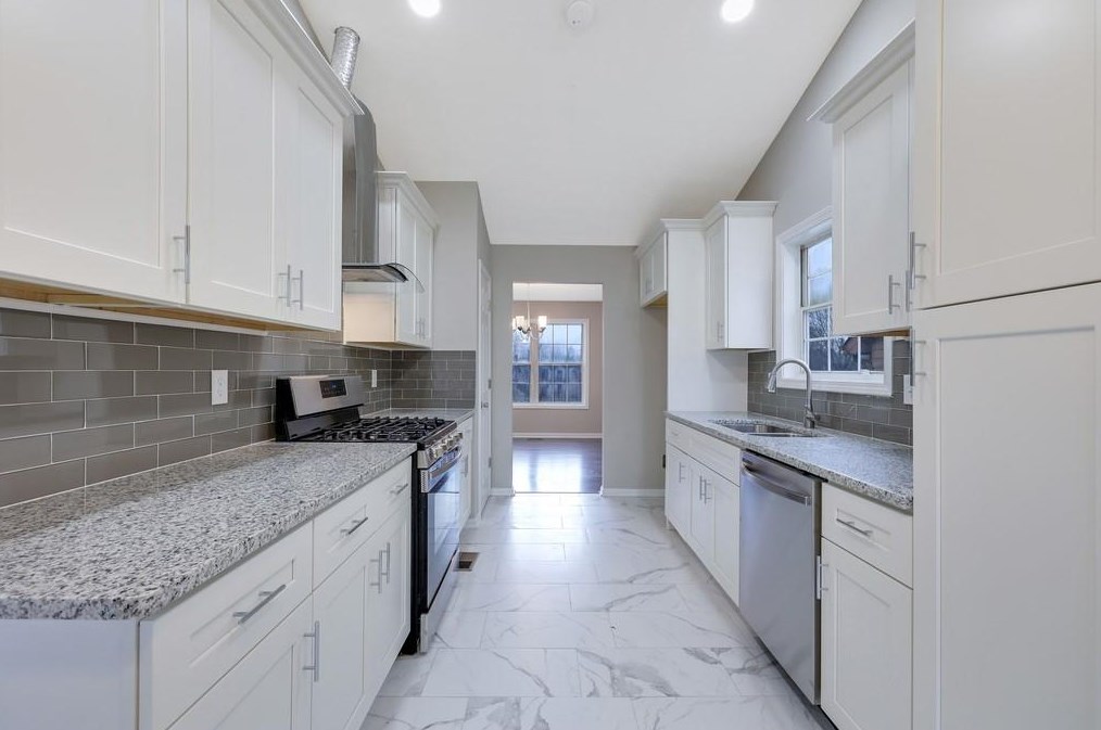 221 Oak Vista Ct, Lawrenceville GA  30044-6721 exterior