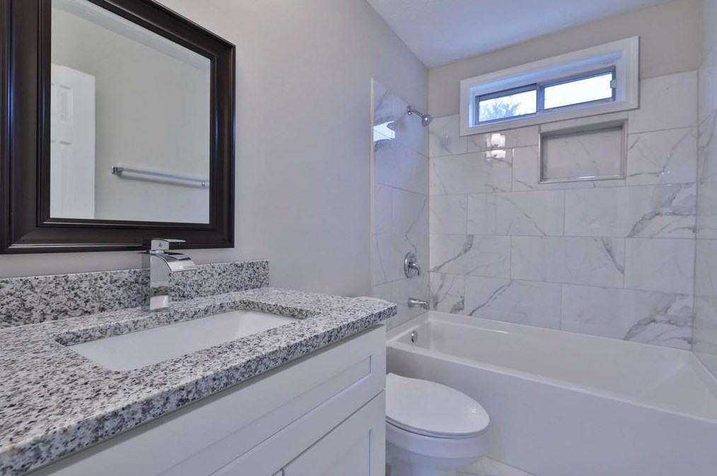 221 Oak Vista Ct, Lawrenceville GA  30044-6721 exterior