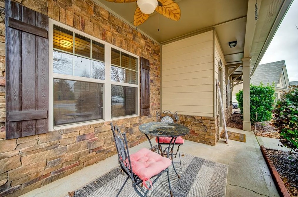 273 Creek View Ln, Acworth, GA 30102-1803