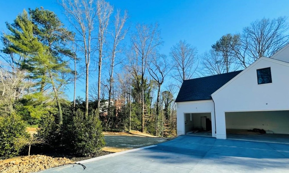 5365 Mount Vernon Pkwy, Atlanta GA  30327-4735 exterior