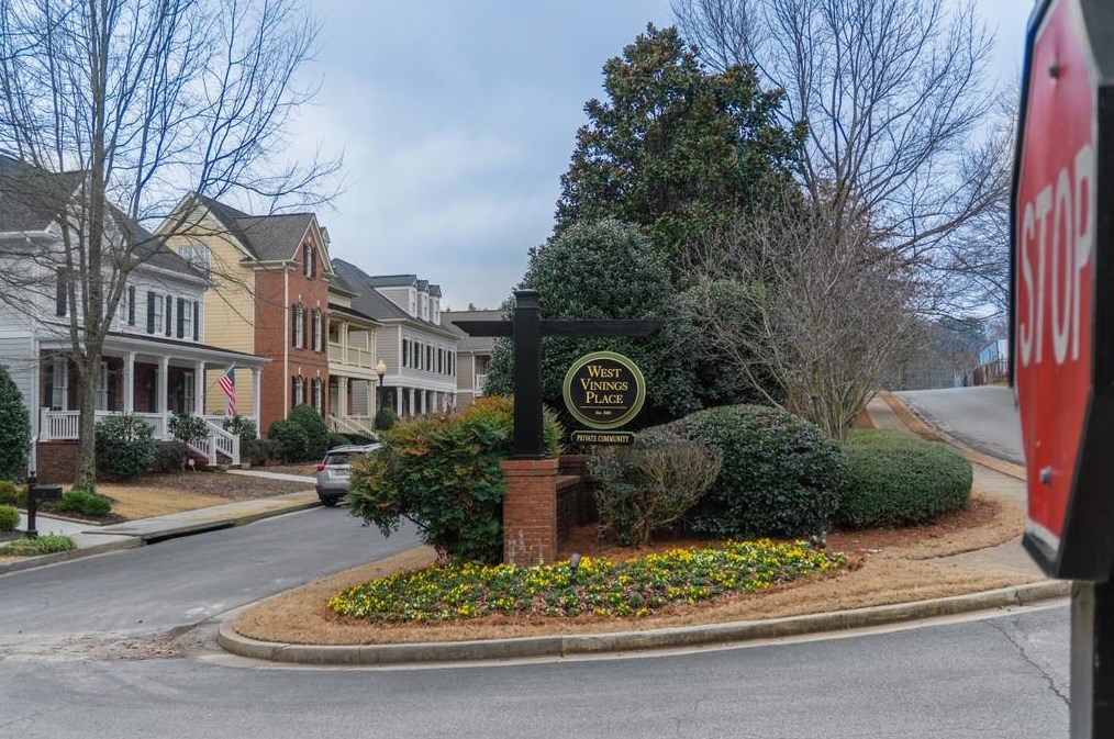 2106 Murren Dr, Smyrna GA 30080-6520 exterior