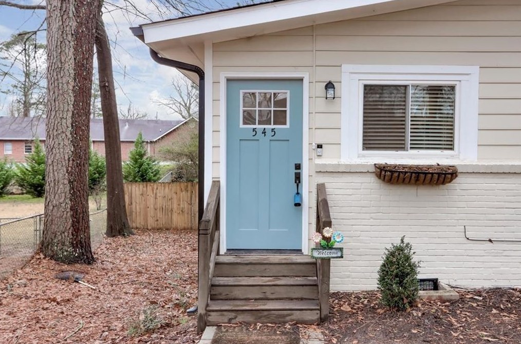 545 Cobb Cir, Smyrna GA  30082-2002 exterior