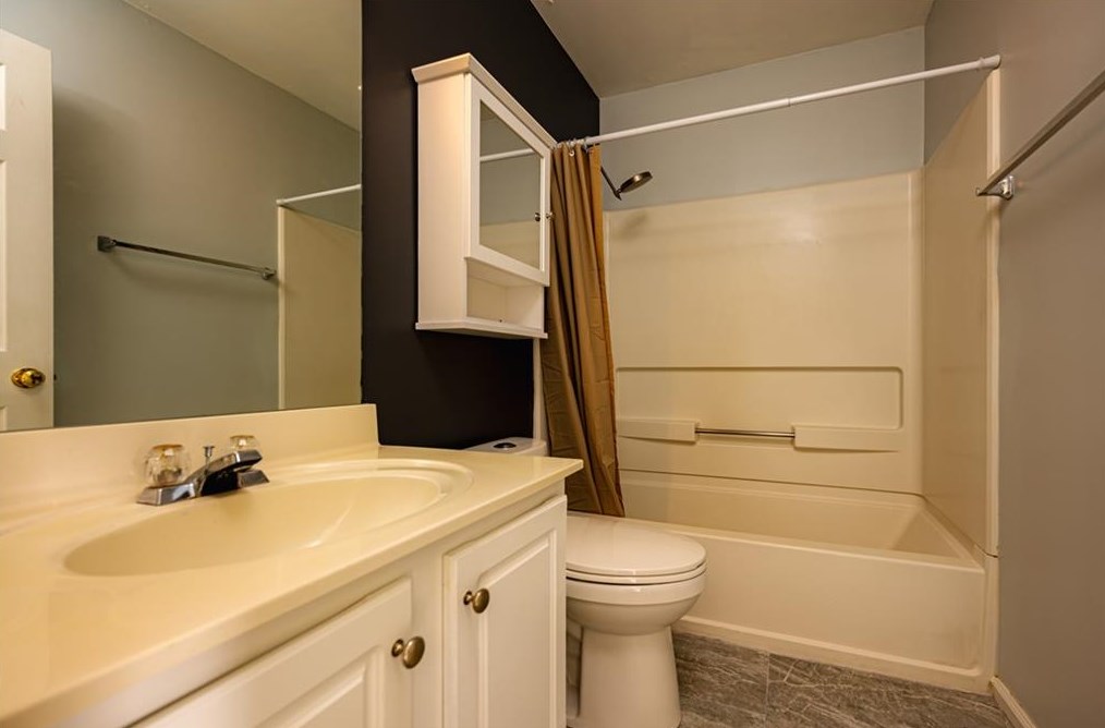 3403 Lathenview Ct, Alpharetta GA 30004-8914 exterior