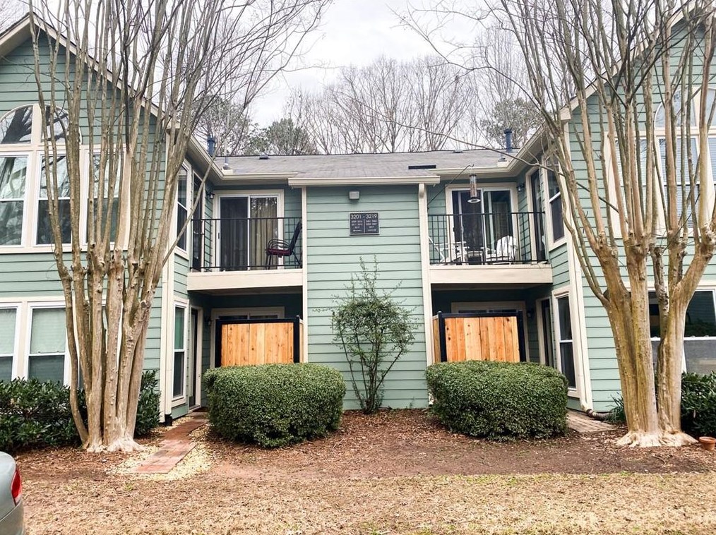 3201 Canyon Point Cir, Roswell, GA 30076