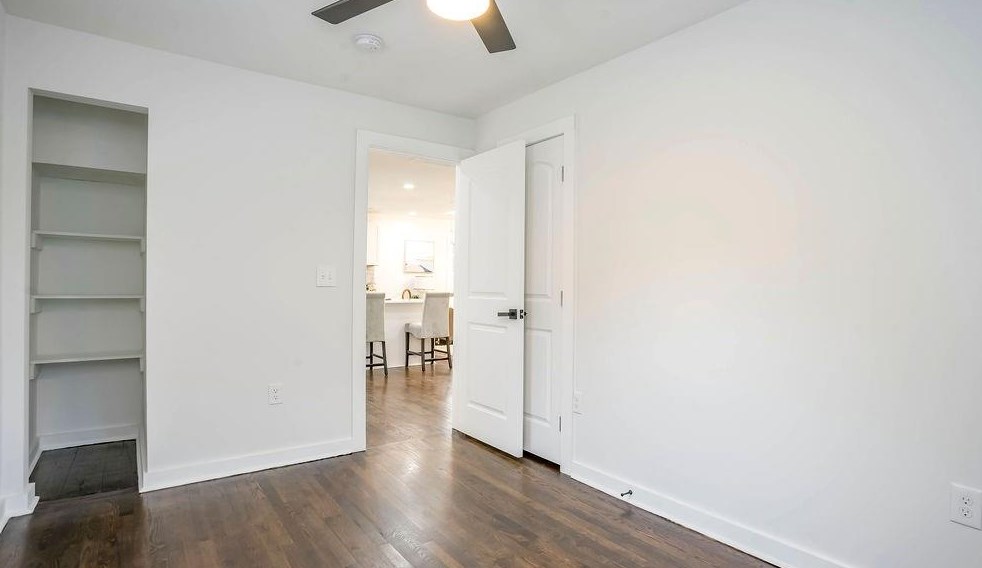 633 Ozburn Rd, Atlanta GA  30318-6126 exterior
