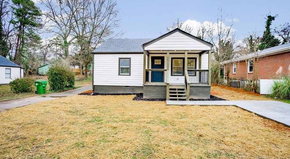 633 Ozburn Rd, Atlanta GA  30318-6126 exterior