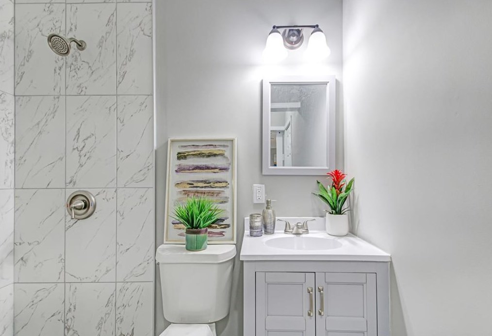 3340 Phillips Cir, Decatur GA  30032-4700 exterior