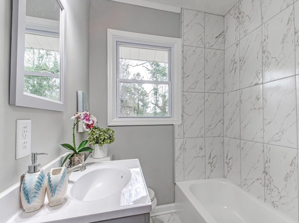 3340 Phillips Cir, Decatur GA  30032-4700 exterior