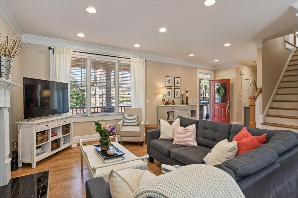 1974 Lilac Ln, Decatur GA  30032-5235 exterior