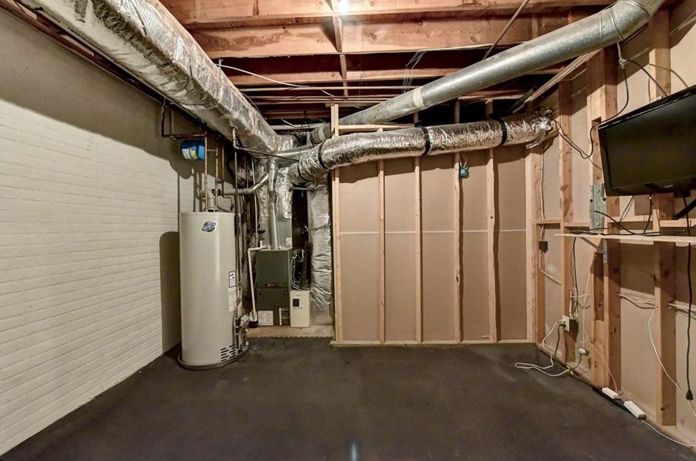 1760 Redbourne Dr, Atlanta GA  30350-5643 exterior