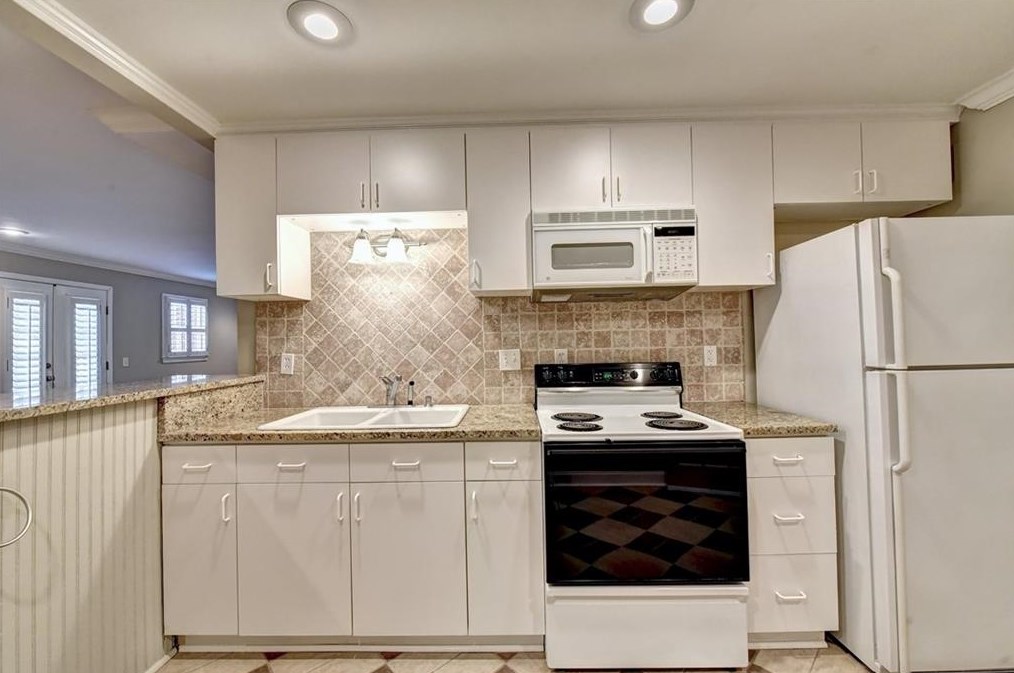 1760 Redbourne Dr, Atlanta GA  30350-5643 exterior