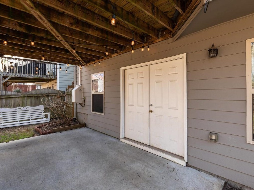 2070 Hatteras Way, Atlanta GA  30318-1083 exterior