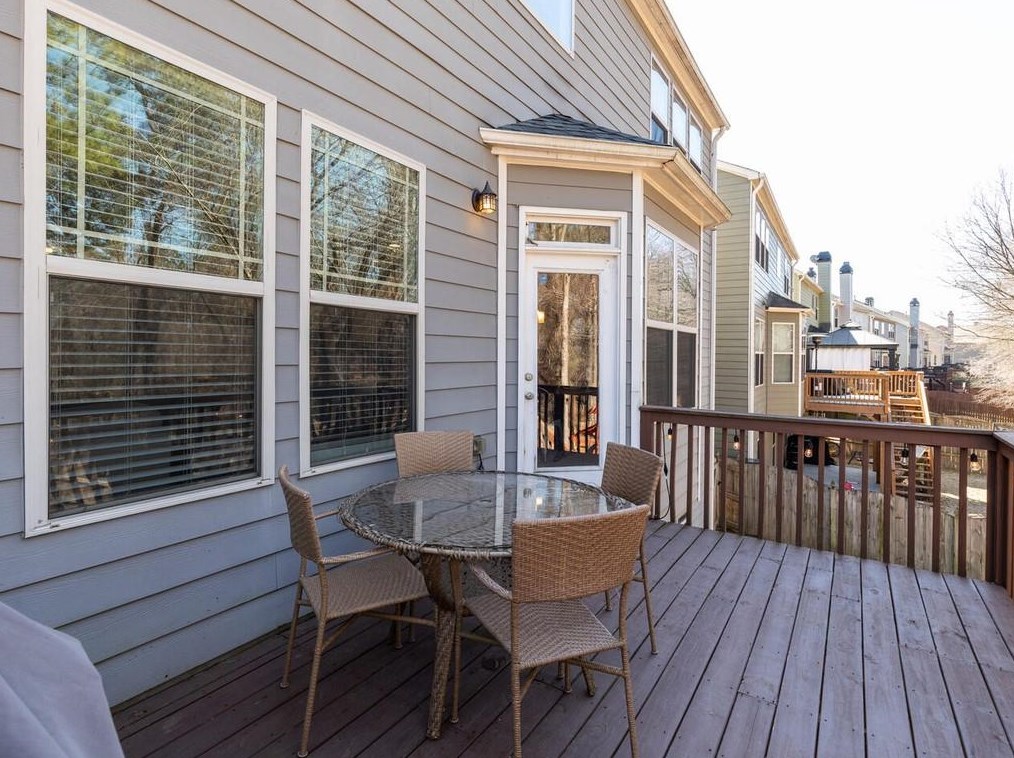 2070 Hatteras Way, Atlanta GA  30318-1083 exterior