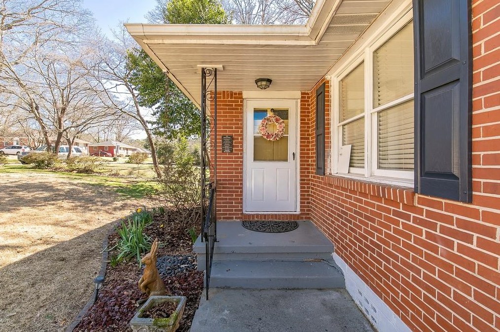 2393 Marion Cir, Decatur GA  30032-4072 exterior