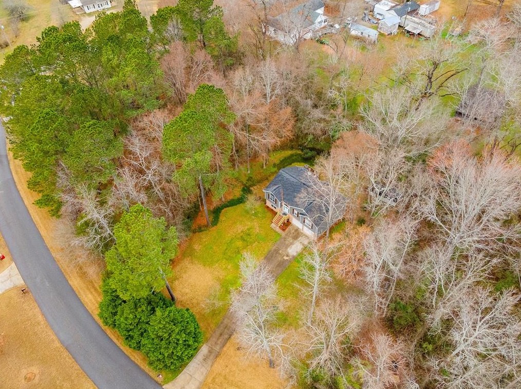 33 Summer Hill Dr, Hoschton, GA 30548-3093