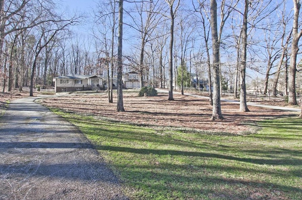 940 Jones Rd, Roswell, GA 30075-2714
