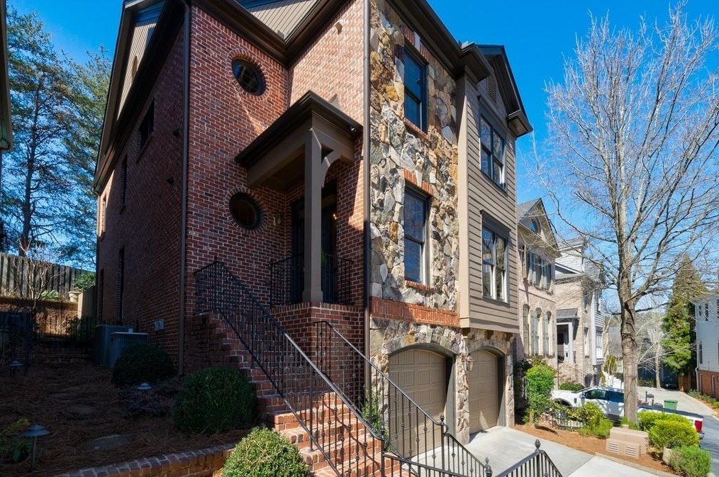 1104 Valley Overlook Dr, Atlanta GA  30324-5621 exterior