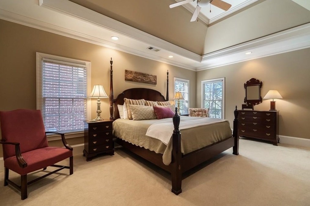 1104 Valley Overlook Dr, Atlanta GA  30324-5621 exterior