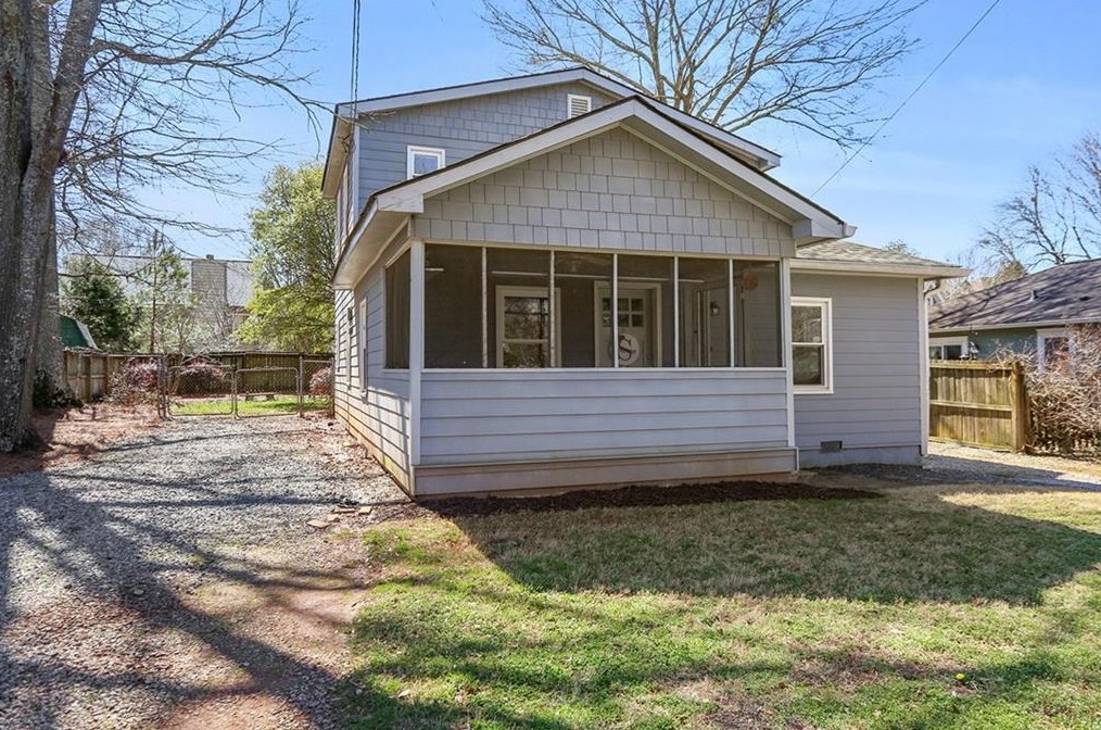 2753 Craigie Ave, Decatur, GA 30030-3926