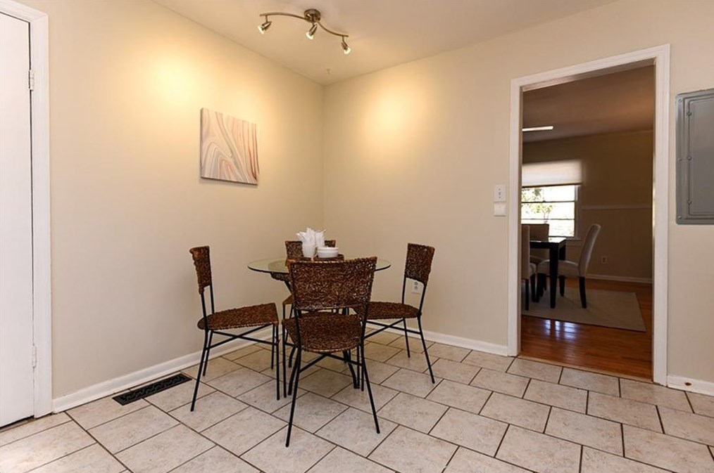 810 Gaylemont Cir, Decatur GA  30033-4852 exterior