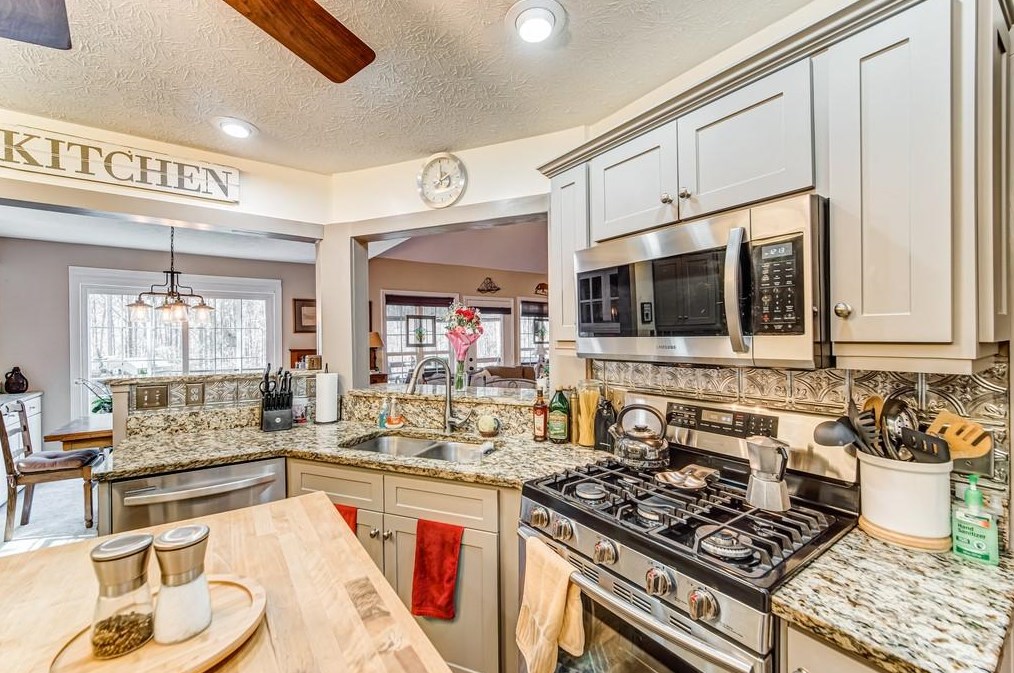 35 Eagle Pt Way, Dallas GA 30132-8490 exterior