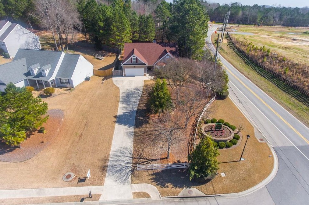 6402 Mossy Boulder Dr, Flowery Branch, GA 30542-5079