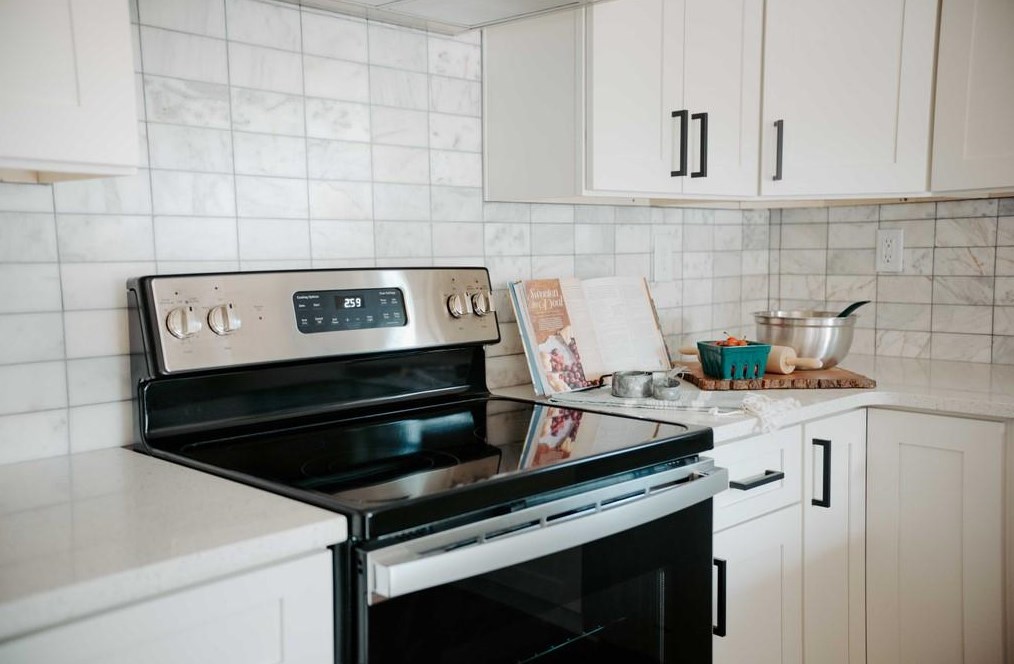 1269 Thurgood St, Atlanta GA 30314-2552 exterior