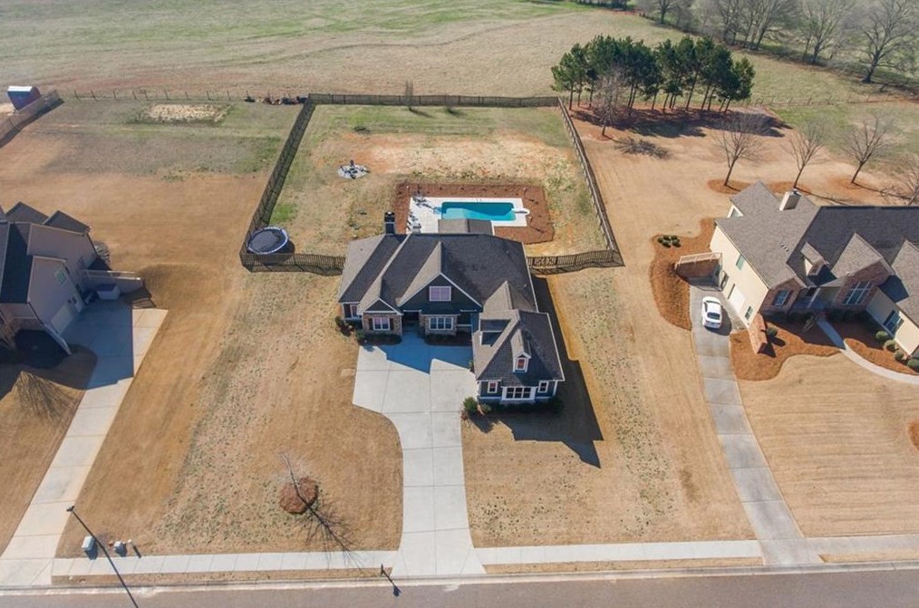 624 Durham Dr, Hoschton, GA 30548-3209