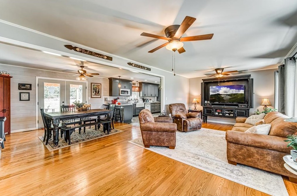 580 Norton Cir, Smyrna GA  30082-2122 exterior