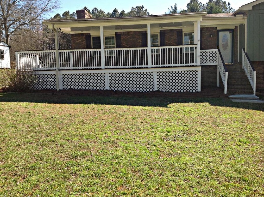401 Falcon Ct, Holly Springs, GA 30188