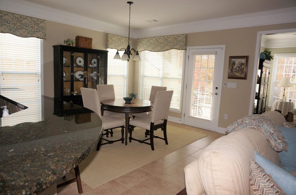 6526 Autumn Crest Ln, Hoschton GA  30548-8250 exterior