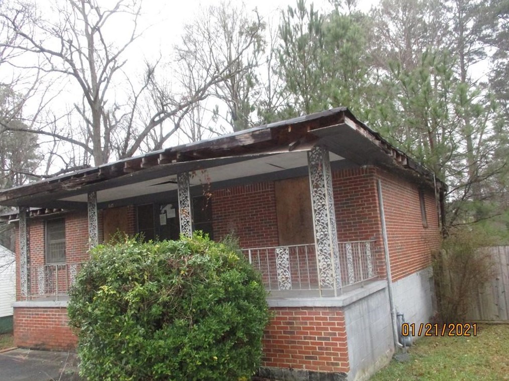 645 Woods Dr, Atlanta, GA 30318-6159
