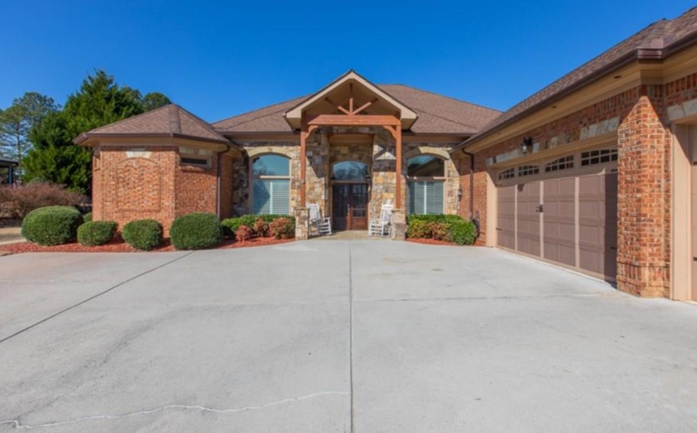 4771 Falling Brook Dr, Flowery Branch, GA 30542-3579