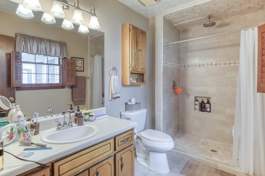 387 Johnson Rd, Lawrenceville GA 30044-8148 exterior