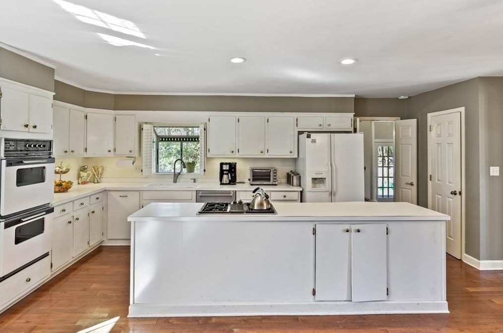 1250 Old Woodbine Rd, Atlanta GA  30319-1039 exterior
