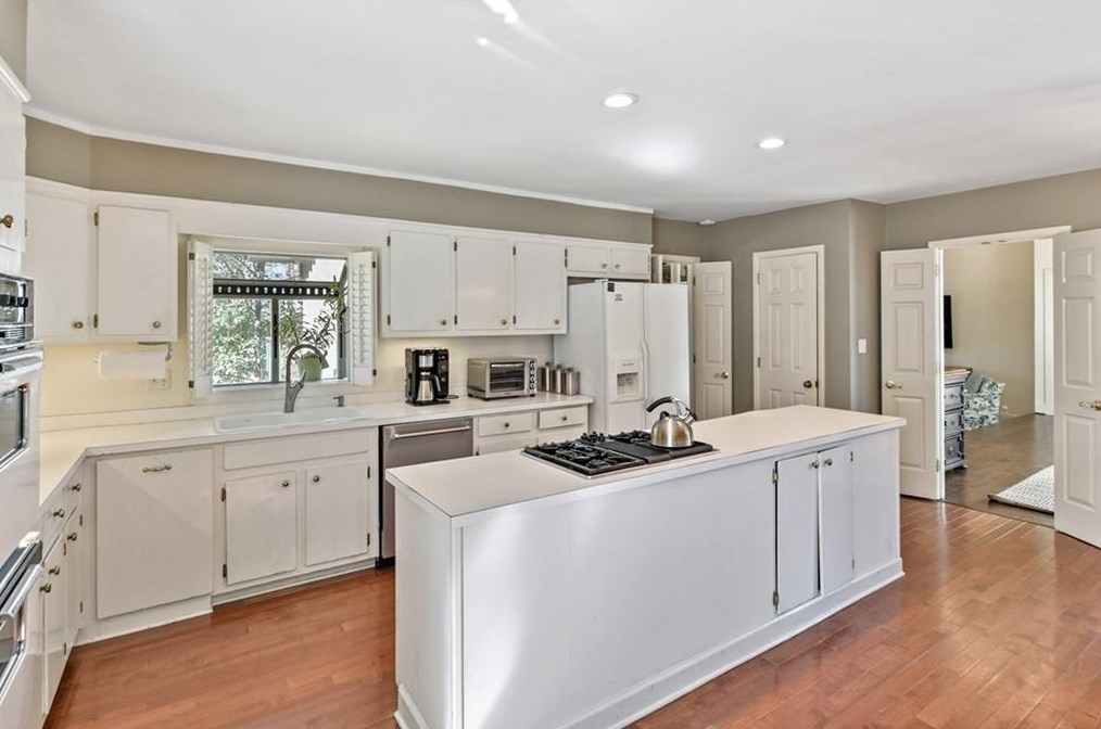 1250 Old Woodbine Rd, Atlanta GA  30319-1039 exterior