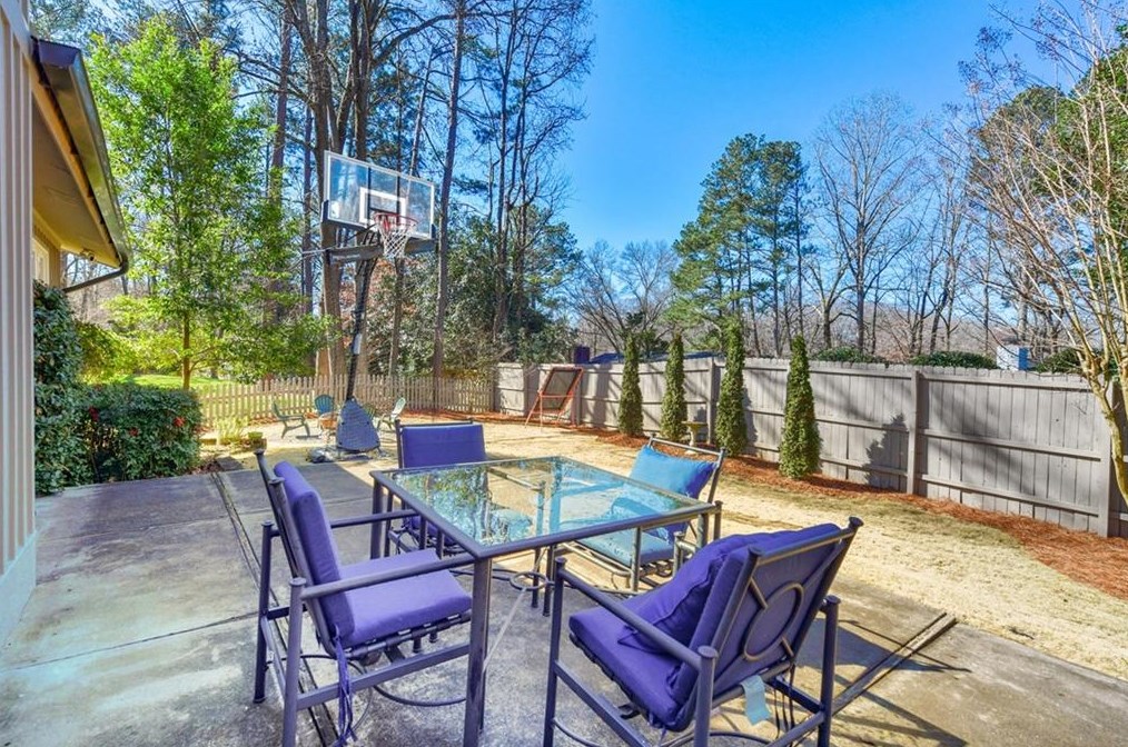 1250 Old Woodbine Rd, Atlanta GA  30319-1039 exterior