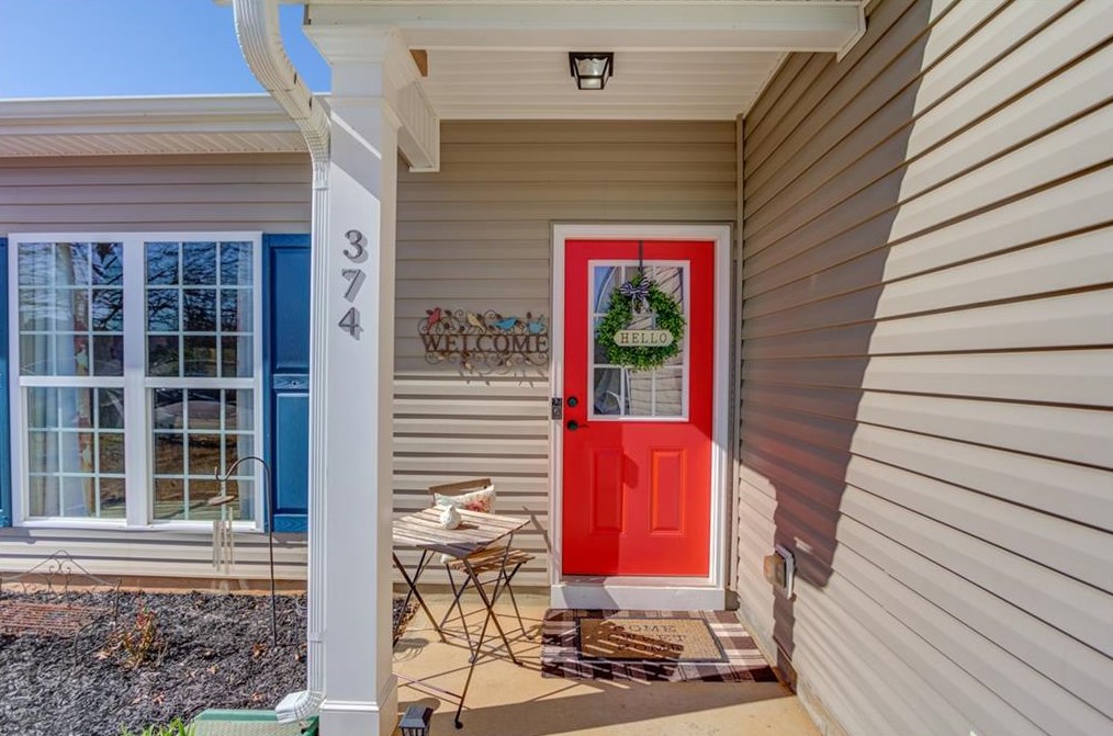 374 Pinnacle Dr, Winder, GA 30680-8552