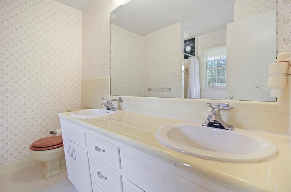 2624 Whiteleigh Dr, Atlanta GA  30345-1442 exterior