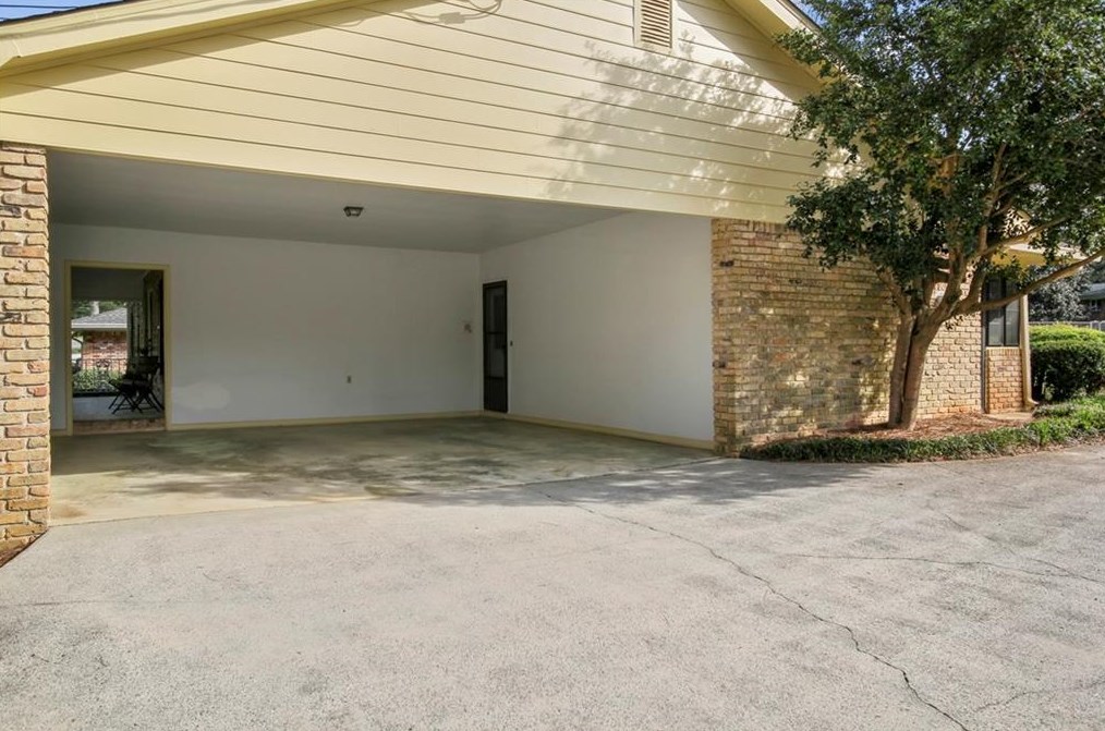 2624 Whiteleigh Dr, Atlanta GA  30345-1442 exterior