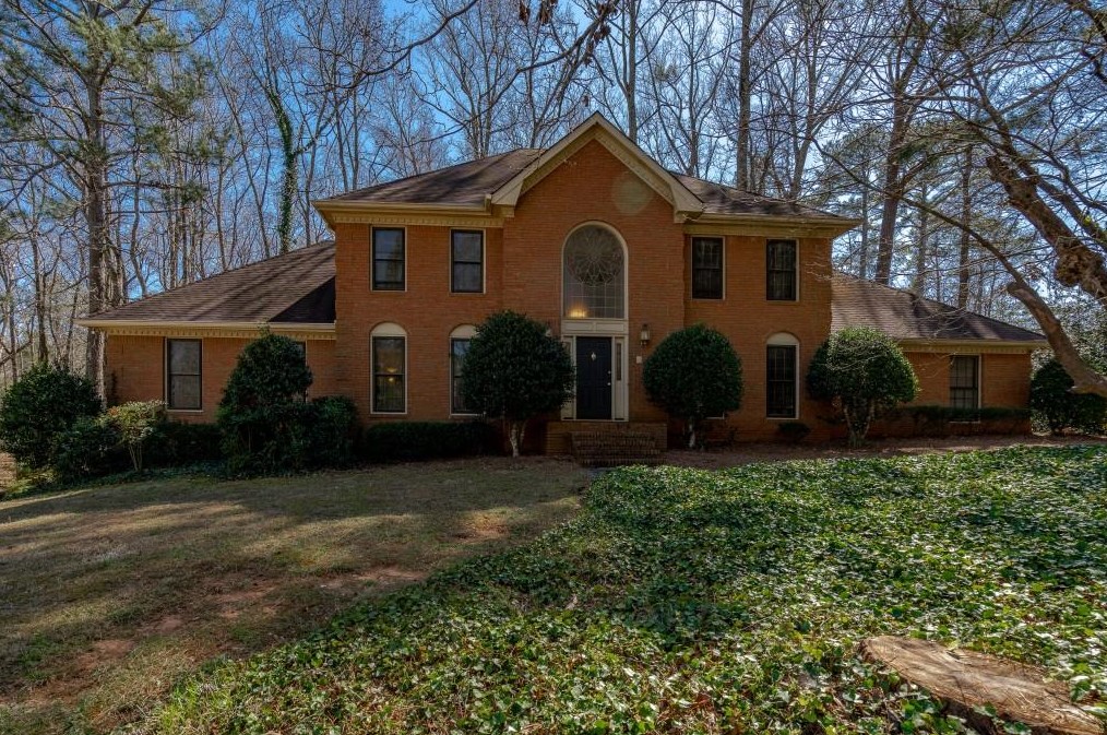 5035 Willow Bluff Dr, Atlanta GA  30350-1035 exterior