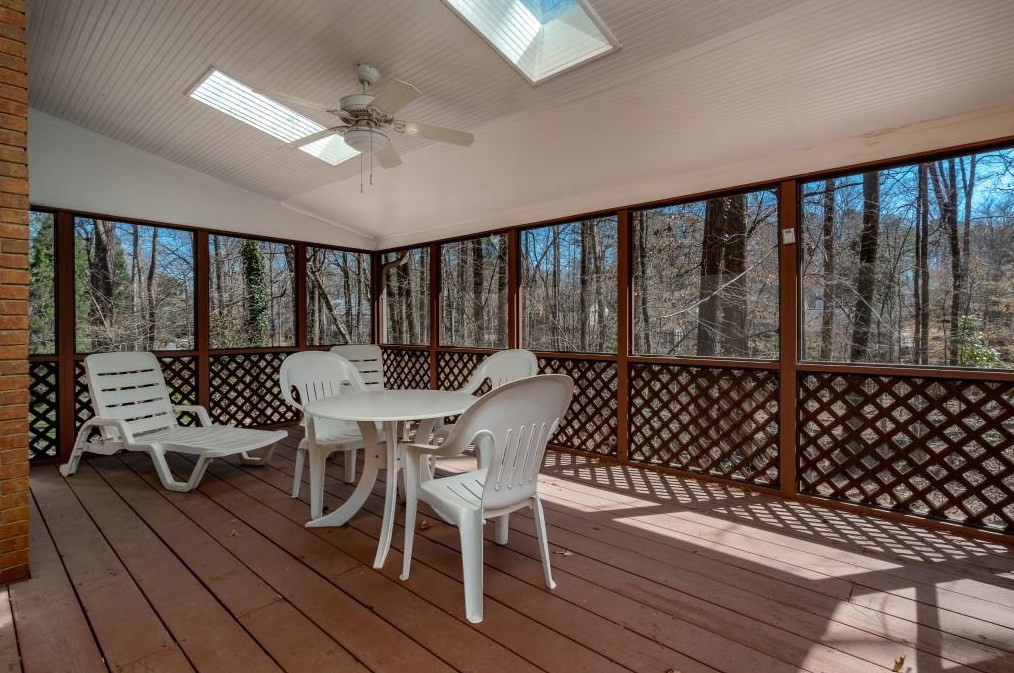 5035 Willow Blf Dr, Atlanta GA  exterior