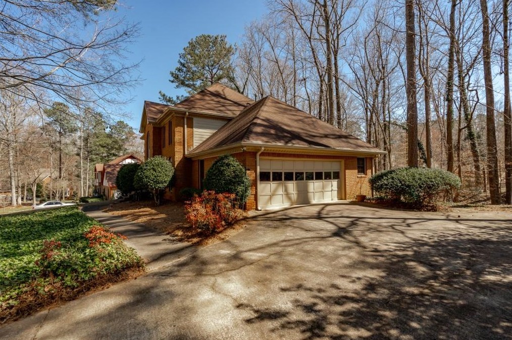 5035 Willow Blf Dr, Atlanta GA  exterior