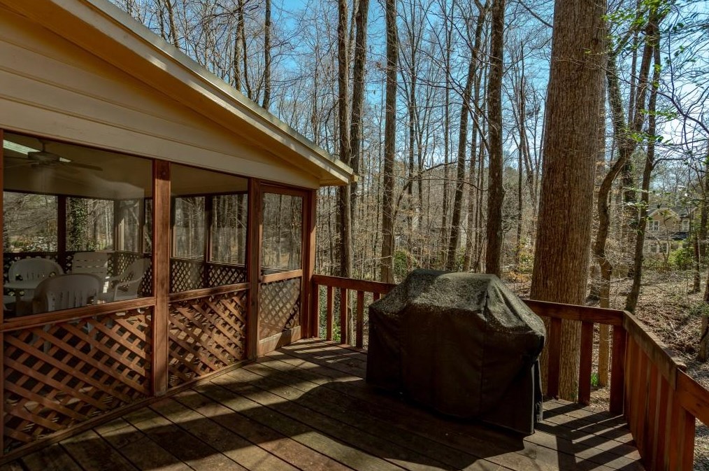 5035 Willow Blf Dr, Atlanta GA  exterior