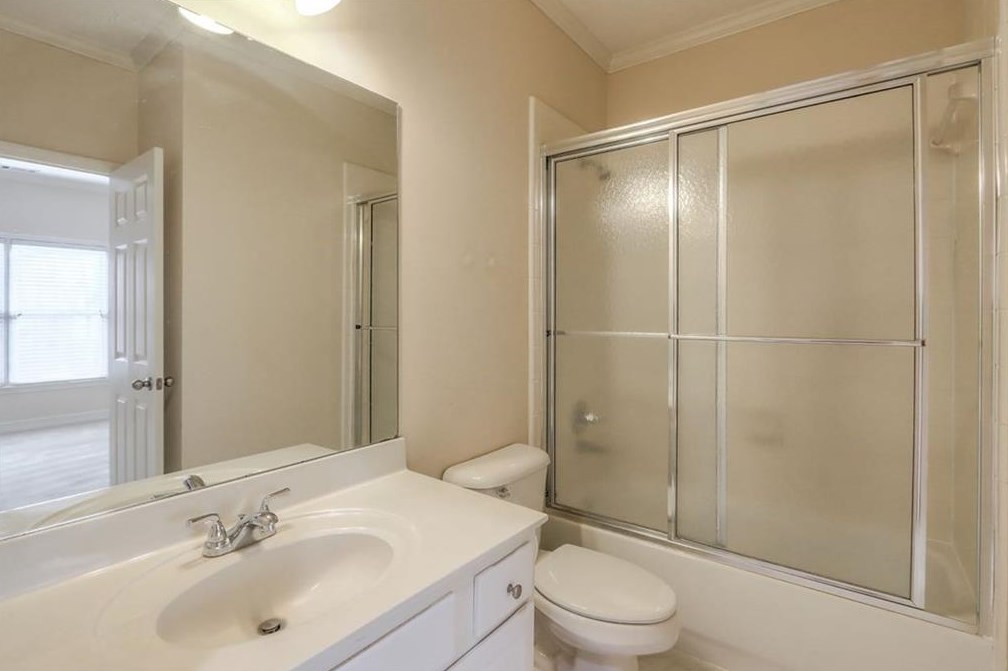 4418 Crestoak Dr, Smyrna GA  30082-4482 exterior